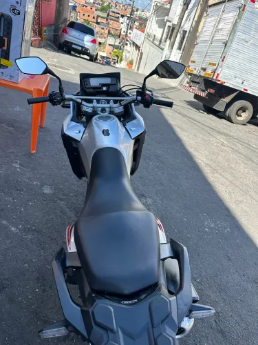Moto está seminova único dono