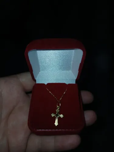 Corrente de ouro com pingente