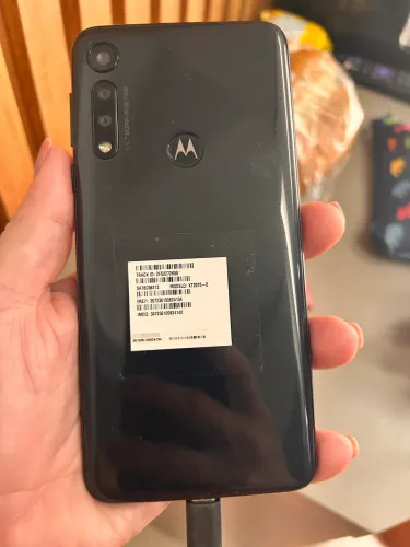 Motorola Moto G8 Play - XT2015-2 B / 2GB RAM camera tripla 13MP + 8MP ultra-wide + 2MP