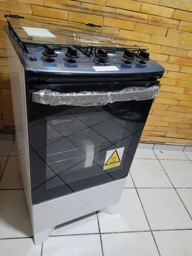 Eletrodomésticos em estado de loja.