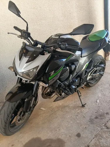 Moto esportiva 800 cc