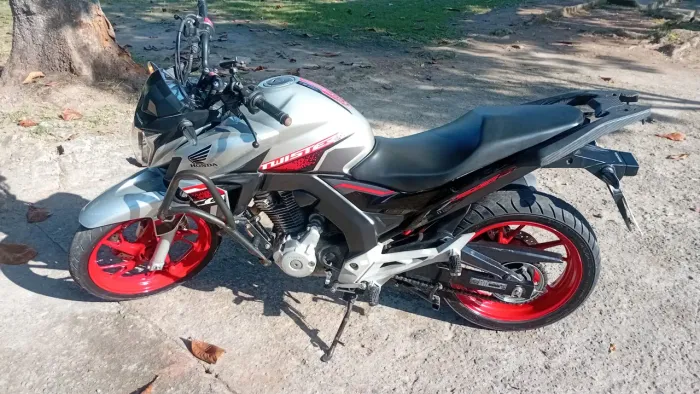 Moto Twister Nova  23 Mil km 