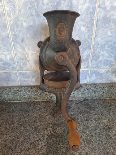 Moedor de café antigo (número 3)