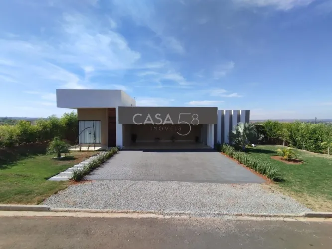 Casa no Condomínio Estância do Bosque Lote de 2.010m² com Vista e Piscina