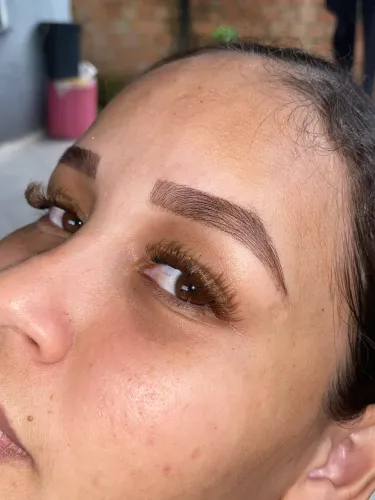 Combo cílios e sobrancelha 