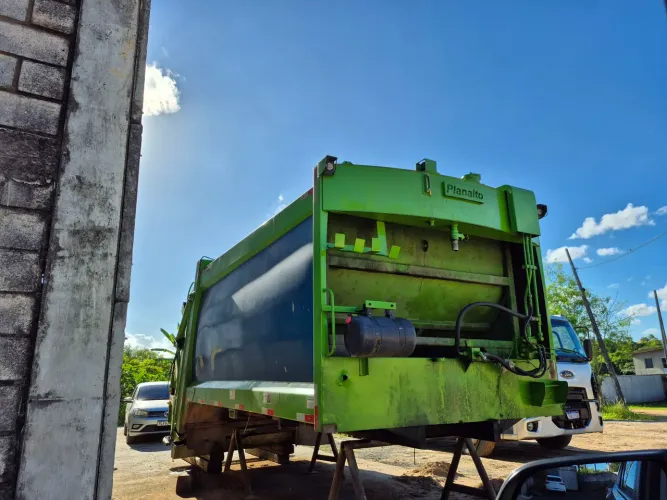 Compactador de lixo pra caminhão truck.