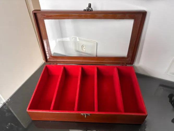 Caixa Luxo madeira e veludo para 5 oculos