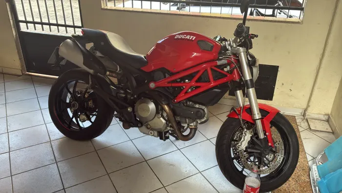 Ducati Monster 796 impecável 