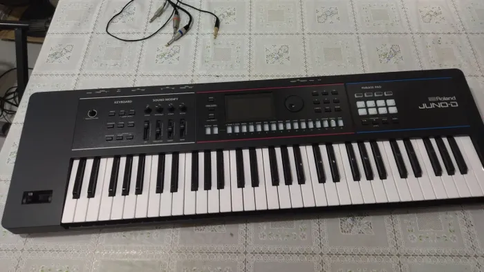Teclado ROLAND Juno D 