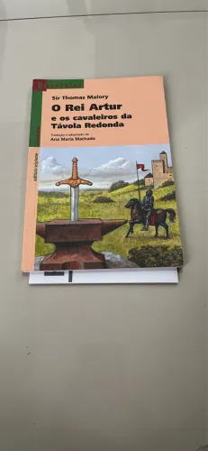 O livro Rei Artur e os Cavaleiros da Távola Redonda