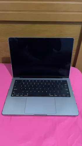 Macbook 14 - M1 Pro - 16ram - 1tb (Tela com Defeito)