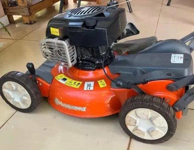 Cortador de grama tracionado Husqvarna