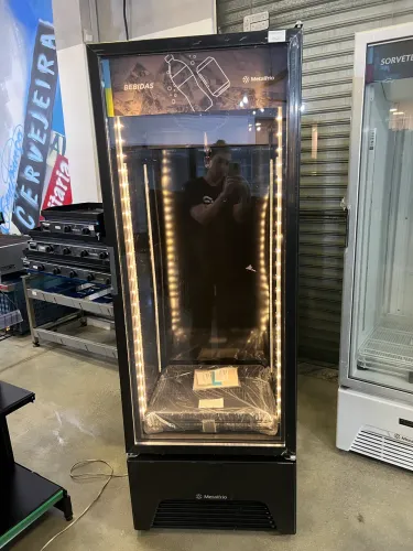 Refrigerador expositor bebidas não alcoólicas total black - Metalfrio- pronta entrega 