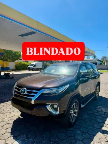 Toyota Hilux SW4 SRX 4X4 2.8 TDI 16V Dies. Aut. 2017