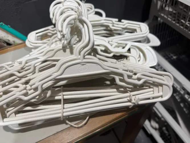 Cabides infantis branco 99 peças 