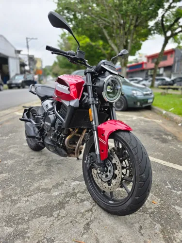 MOTO MORINI SEIEMMEZZO 650