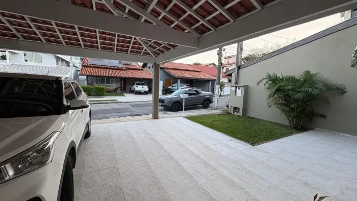 Sobrado à Venda no Condomínio Eldorado Urbanova | 4 Quartos, Área Gourmet e Kitnet Indepe