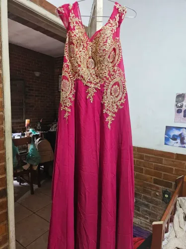 Vestido de festa vermelho dourado tamanho GG