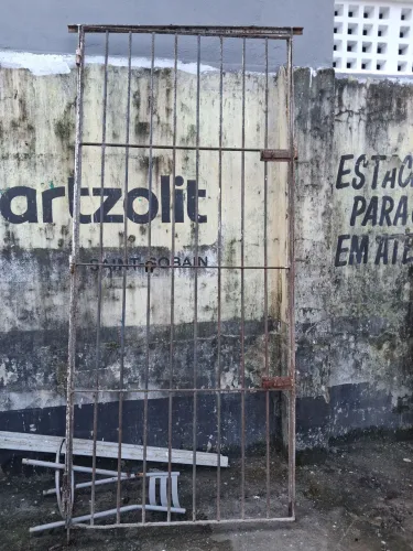 Grade de proteção de porta