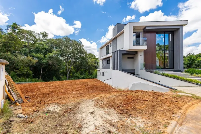 TERRENO EM CONDOMÍNIO FECHADO DE ALTO PADRÃO.