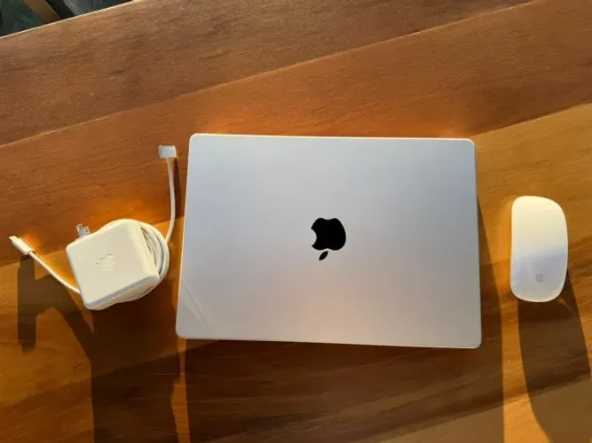 MacBook Pro M1 14? - 16GB RAM / 512GB SSD + Magic Mouse