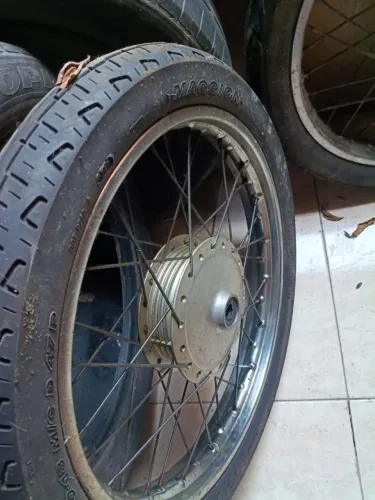 roda completa com pneu novo