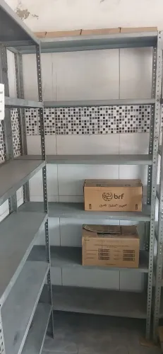 Prateleiras de aço
