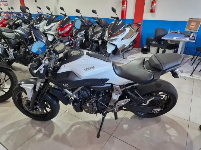 YAMAHA MT 07 2016