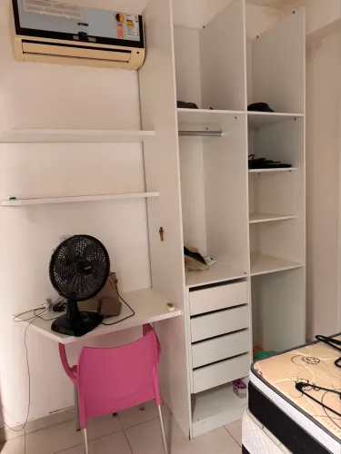Móveis planejados em perfeito estado - Armário de cozinha e guarda-roupa com escrivaninha