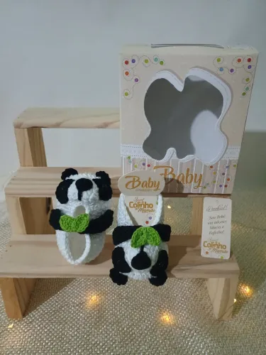 Sapatinho de bebê em crochê Pandinha 8cm