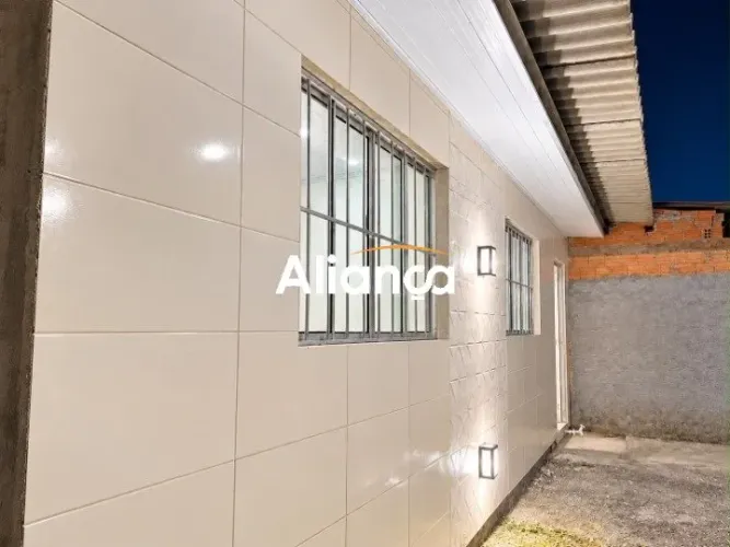 Casa Térrea com 2 Dormitórios e Pátio individualizado no Bairro Granja em Cachoeirinha/RS.