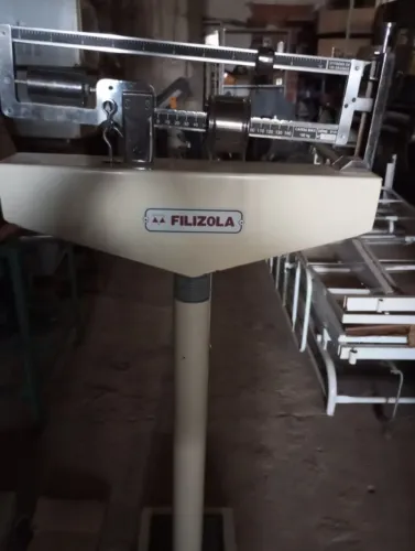 Balança médica antropométrica Filizola Usada - modelo 31 / carga 140kg.