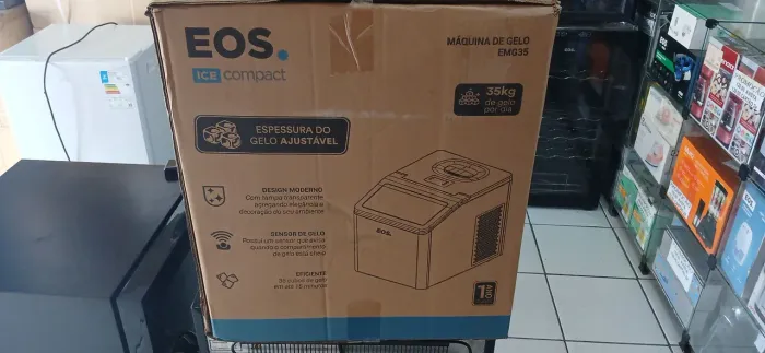 Maquina de gelo 35kg eos nova lacrada na caixa