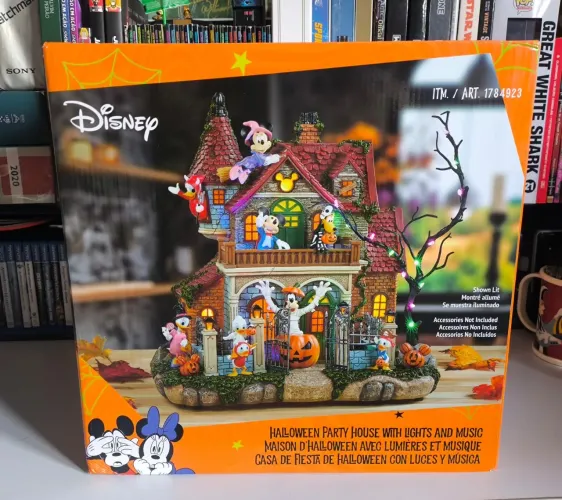 Casa halloween Disney, com luz e sons