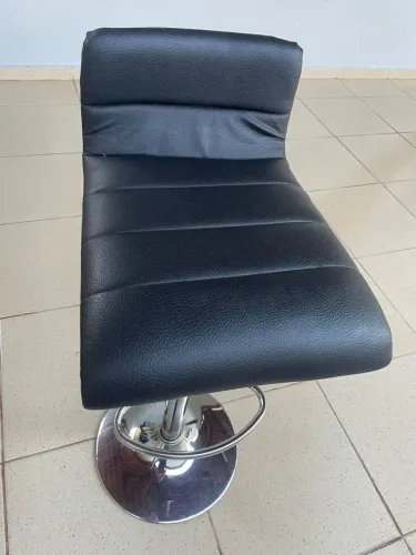 Vendo Bancos e banqueta