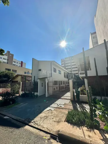Apartamento kitnet em ótima localização, poucos metros da UEM.