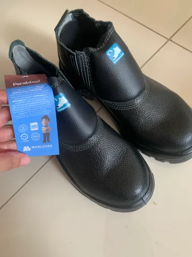 Botina de trabalho novinha 