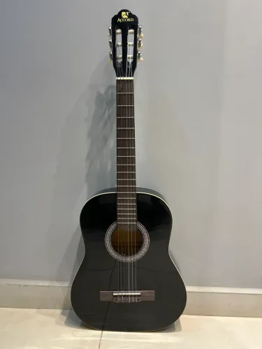 Violão tamanho pequeno