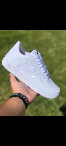 Temos vários modelos de tênis masculino e feminino Fazemos entrega