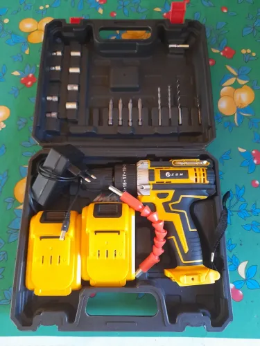 Vendo furadeira , parafusadeira semi novo