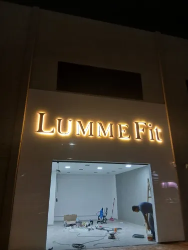 Fachada de acm sob medidas com letreiros em pvc expandindo com led rebatido 