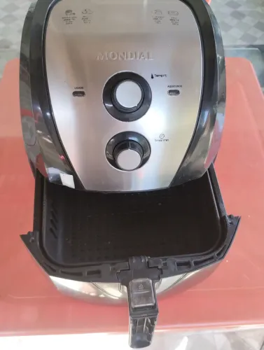 Fritadeira elétrica mondial Air fryer usada liga mas não esquenta