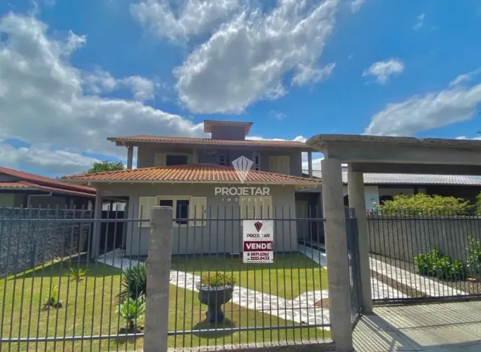 Casa à venda em Sombrio no bairro Parque das Avenidas