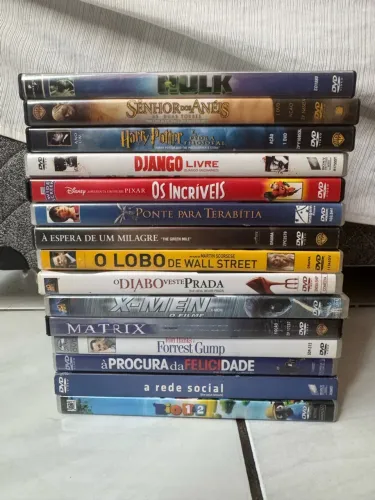 Lote com 15 DVDs Best-Sellers e Trilogia Toy story edição especial
