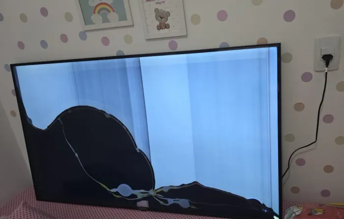 TV LG 55? - Tela Quebrada - Para Retirada de Peças ou Conserto