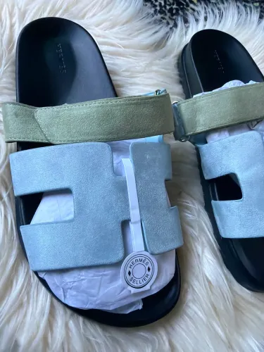 Sandália Hèrmes verde e azul linha premium