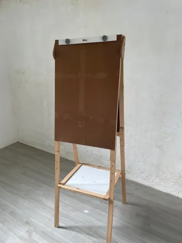 Cavalete flip chart - quarto branco e de papel para aulas