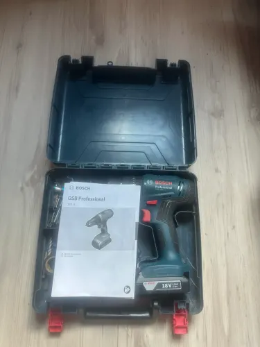 Furadeira e Parafusadeira Bosch sem fio + Kit brocas