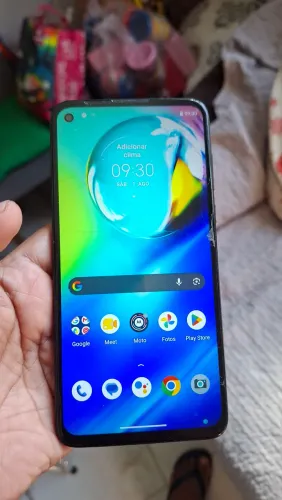 Moto g8 Power leia o anúncio.