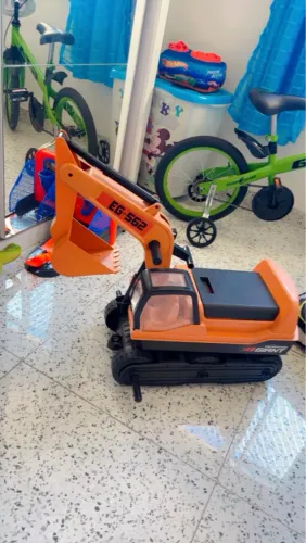 Vende-se Escavadeira Infantil
